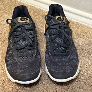 Nike Men's Black and White Athletic Shoes